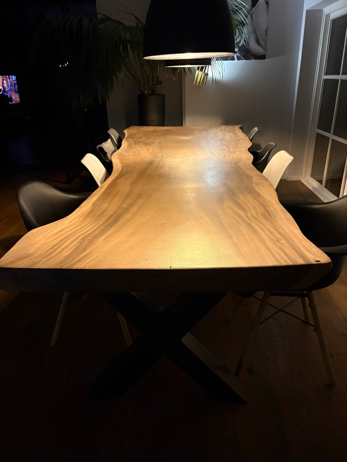 Foto 3 van Massieve suar boomstam eettafel  3,5 mtr 9cm dik!