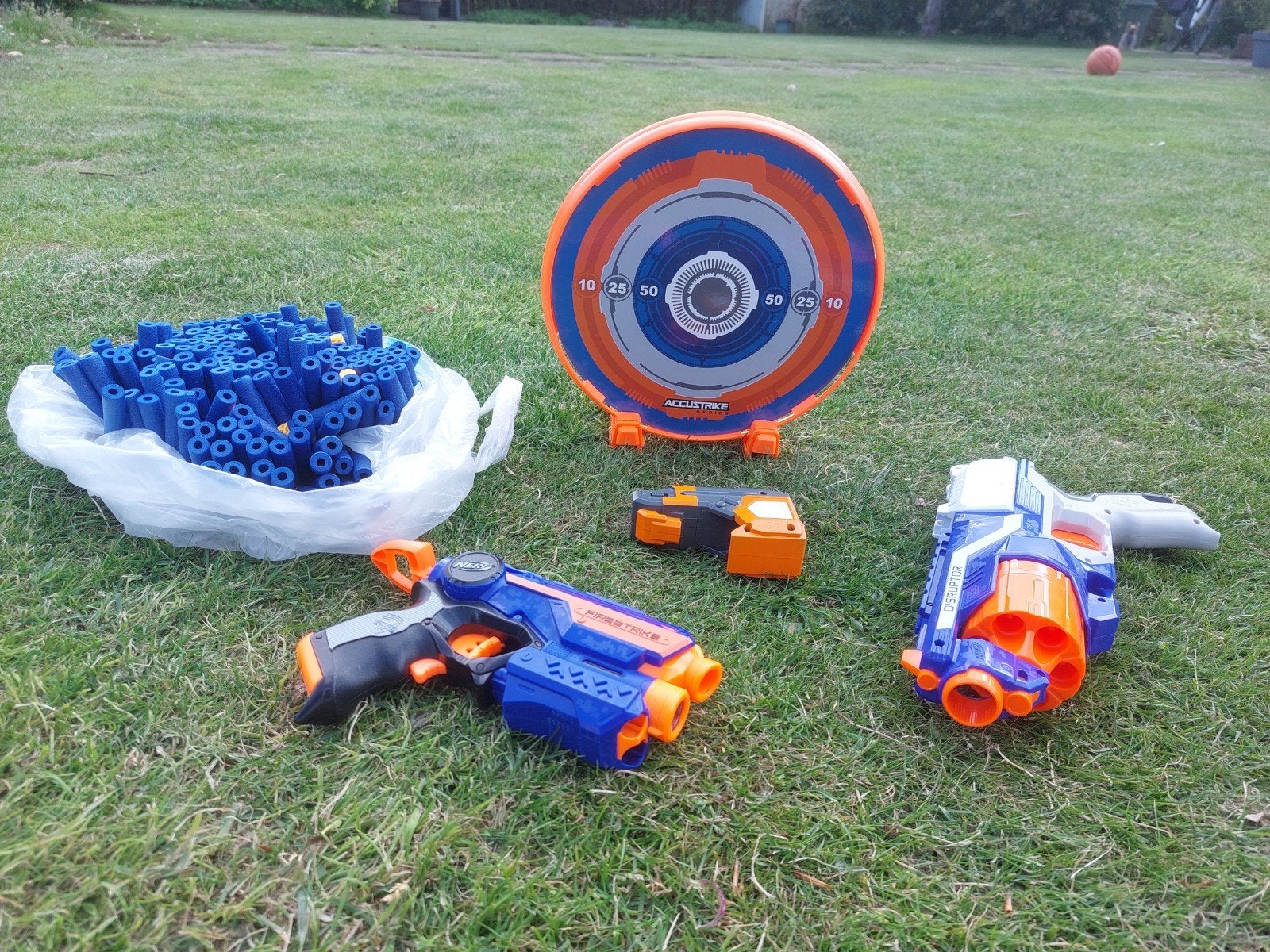 2 Nerf guns met pijltjes en target, Ophalen of Verzenden, Zo goed als nieuw