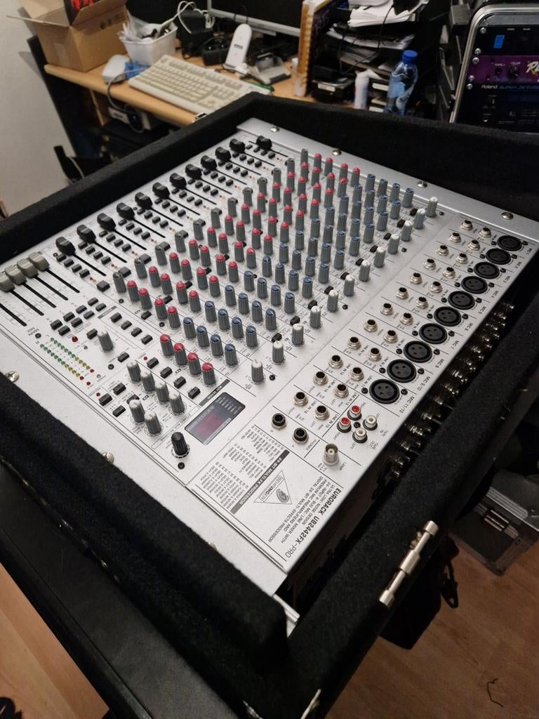 Eurorack UB2442FX PRO mengpaneel in flightcase, Ophalen, Zo goed als nieuw