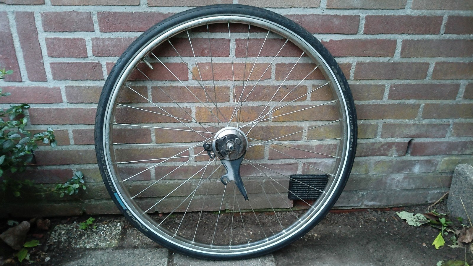 RVS Batavus Voorwiel 28 inch met Schwalbe Marathon Plus band