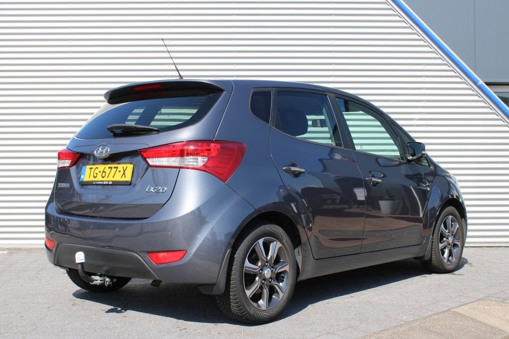 Hyundai ix20 1.4i Go! | Airco | Camera | Trekhaak | All-Seas, Auto's, Hyundai, Voorwielaandrijving, Dealer onderhouden, Stof, Gebruikt