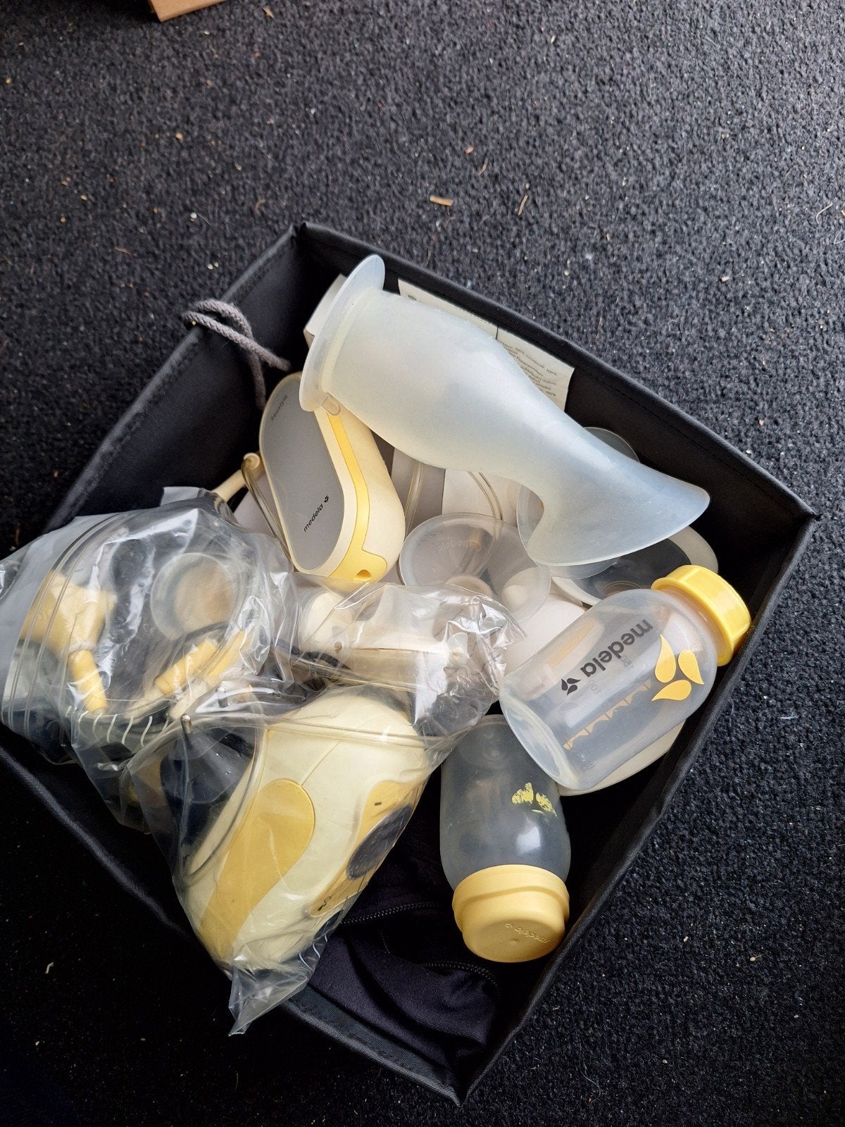 2x Medela freestyle kolf (1 uit 2018 en 1 uit 2022), Kinderen en Baby's, Ophalen, Gebruikt, Borstkolf, Medela