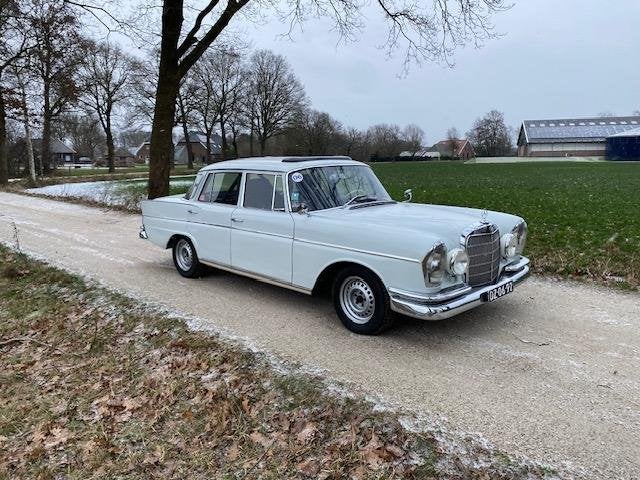 Mercedes-Benz 300SE Heckflosse 1962 Rallyauto, foto 4