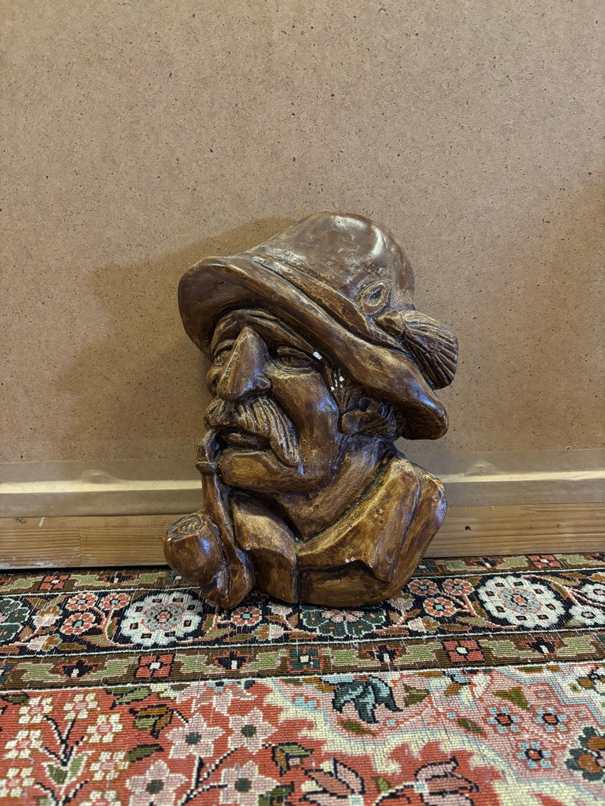Houten man met sigaar - Uniek handgesneden beeld, Antiek en Kunst, Ophalen of Verzenden, Handgemaakt, Beeld, Hout