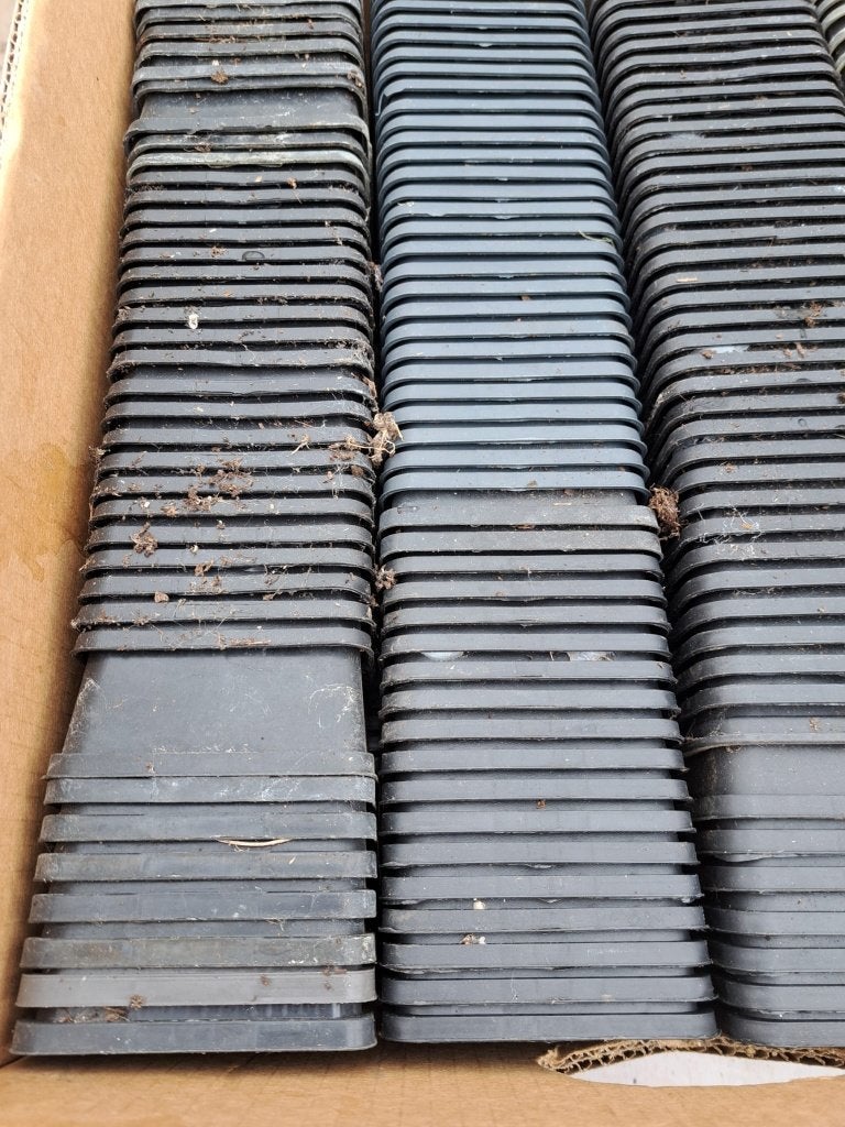 Doos met 480 gebruikte P9 potten € 35