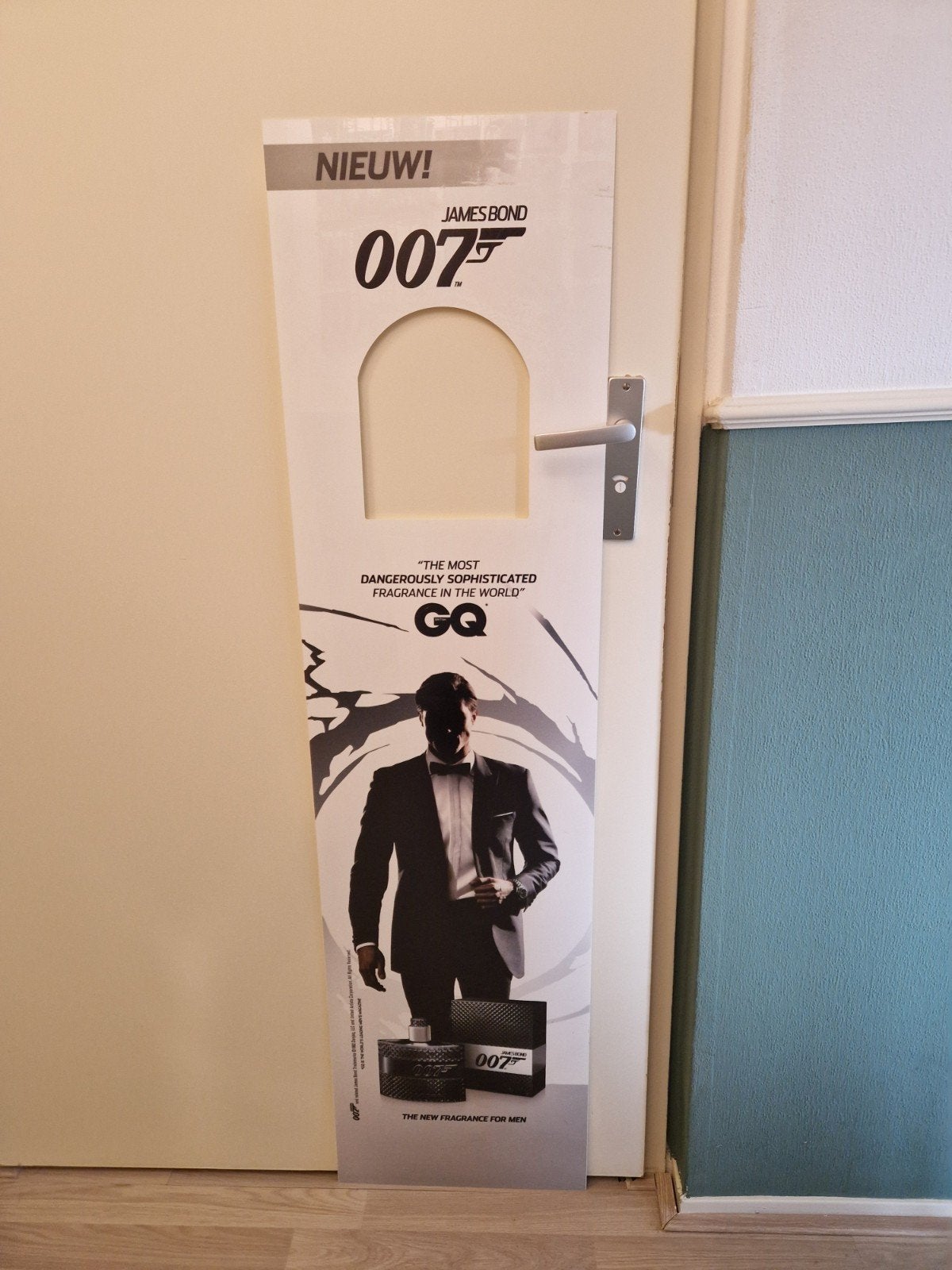 James Bond reclamebord reclame plaat, Ophalen