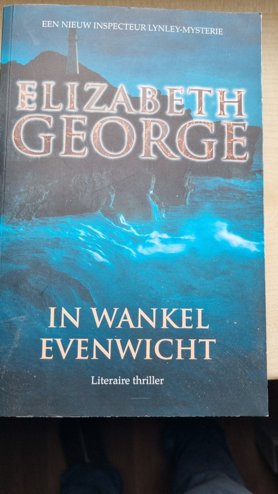 Elizabeth George - In Wankel Evenwicht (Inspecteur Lynley), Ophalen of Verzenden