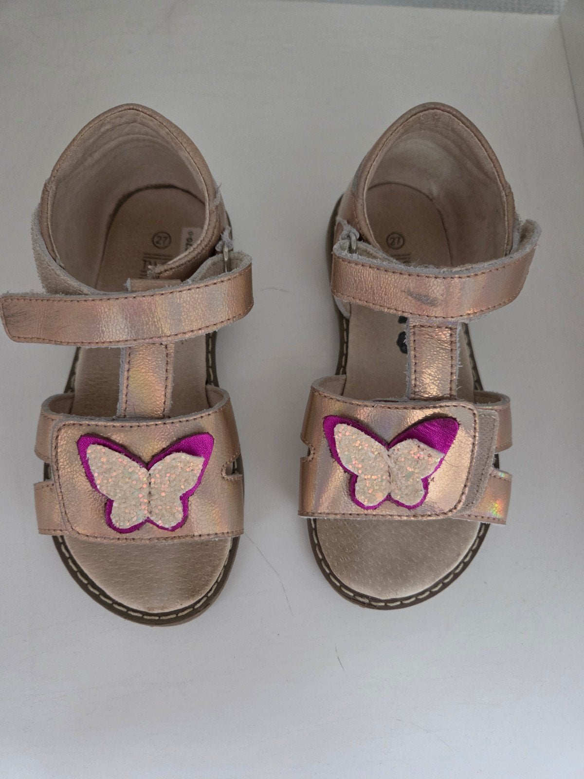 Leuke meisjes sandalen met vlinder - Maat 27, Gebruikt, Meisje, Schoenen, Ophalen of Verzenden