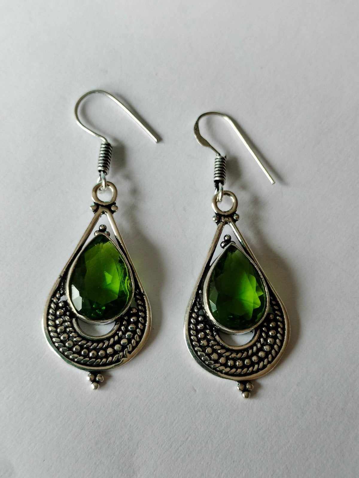 Zilveren oorbellen met peridot, Hangers, Nieuw, Ophalen of Verzenden, Met edelsteen