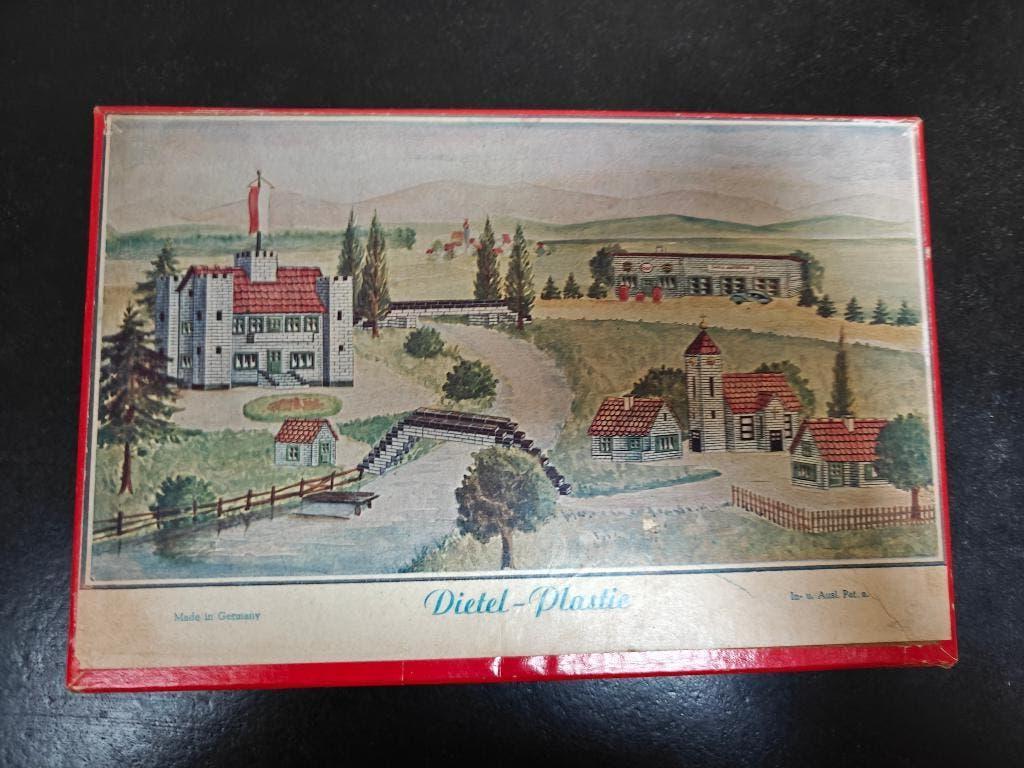 Doos Dietel plastic, Antiek en Kunst, Antiek | Speelgoed, Ophalen of Verzenden