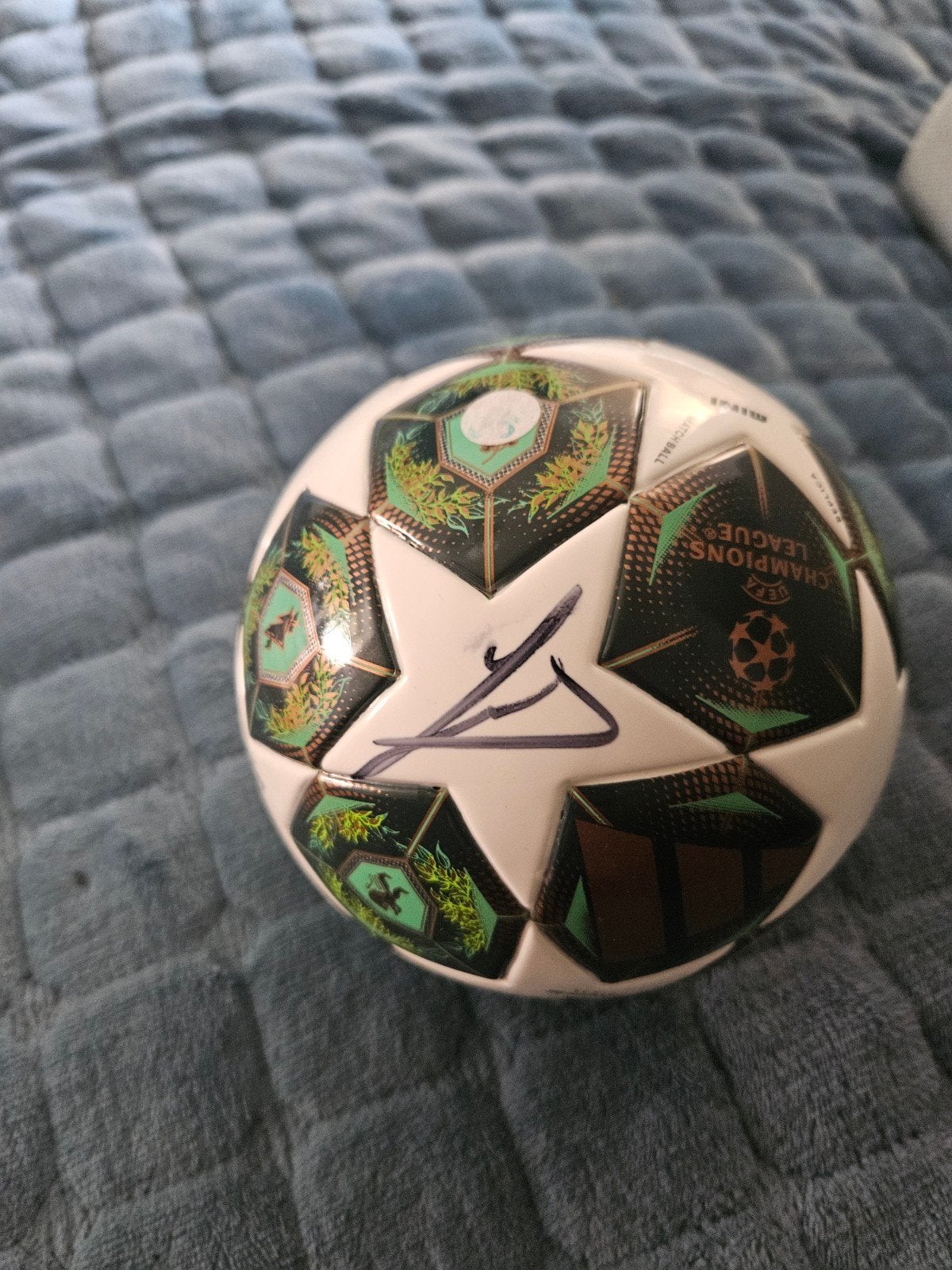 Mini Champions League voetbal gesigneerd, Sport en Fitness, Voetbal, Ophalen, Zo goed als nieuw, Bal
