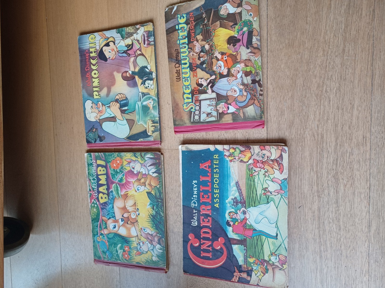 4 Walt Disney boeken met plaatjes, Verzamelen, Disney, Sneeuwwitje of Doornroosje, Ophalen of Verzenden
