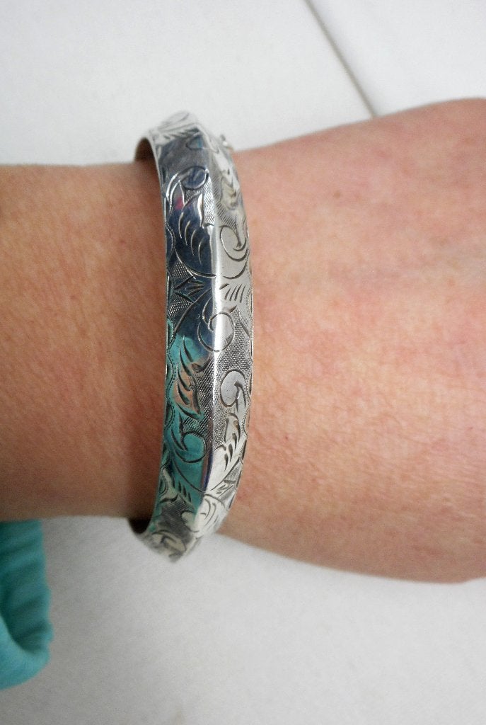 Zilveren gedecoreerde vintage armband met scharnier nr.1053