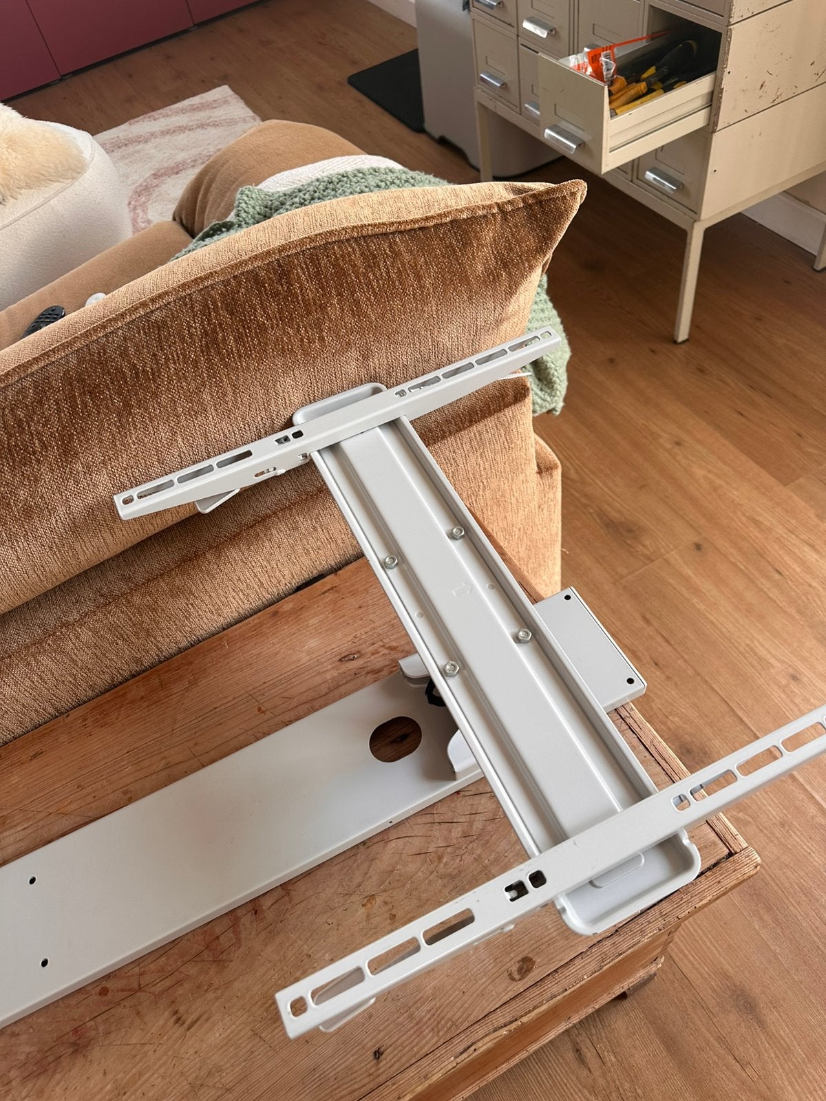 Ikea Uppleva tv beugel universeel voor besta kast, Ophalen, Zo goed als nieuw
