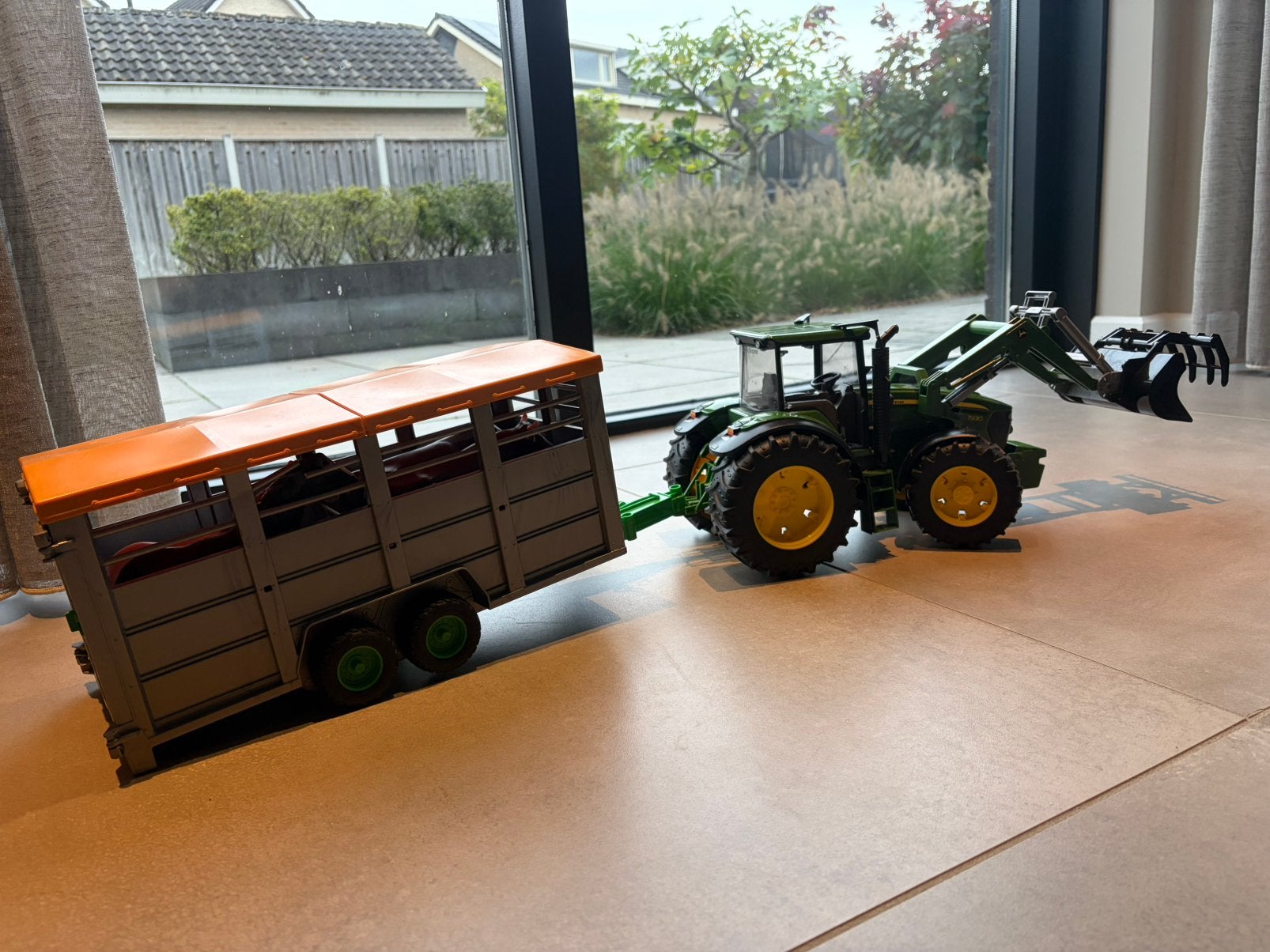 Bruder tractor met voorlader en vee-aanhanger, Ophalen, Gebruikt