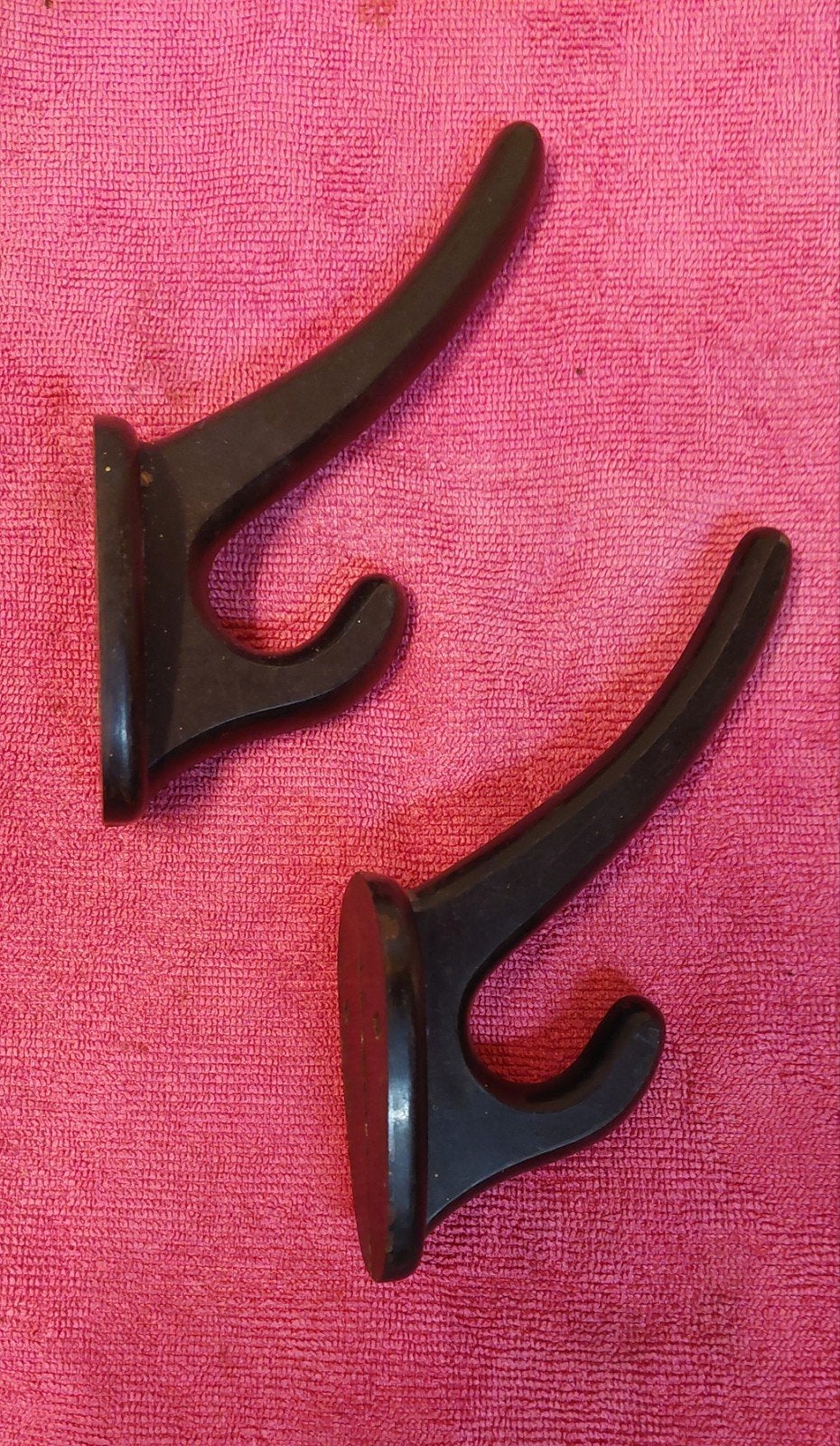 2 zwarte vintage bakelieten kapstokhaken (PVC), Ophalen of Verzenden, Gebruikt, Kunststof, Wandhaken