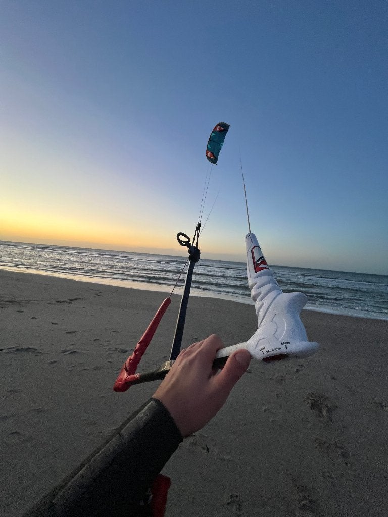 Reedin Hypermodel 9m Aluula + bar + harness + wetsuit, Watersport en Boten, Kitesurfen, Ophalen, Gebruikt, Kitesurf-set, Twintip