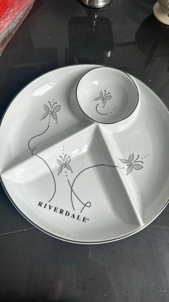 Riverdale serveerschaal met vlinders, Ophalen of Verzenden, Overige stijlen, Porselein, Schaal of Schalen