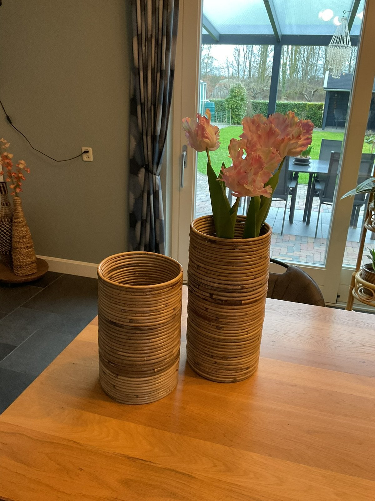 2 mooie nieuwe rotan bloempotten bloemen vaas, Overige kleuren, Nieuw, Ophalen of Verzenden, Glas