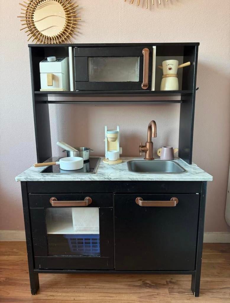 Speelkeuken gepimpt inclusief accessoires van Petit Amelie, Ophalen, Zo goed als nieuw