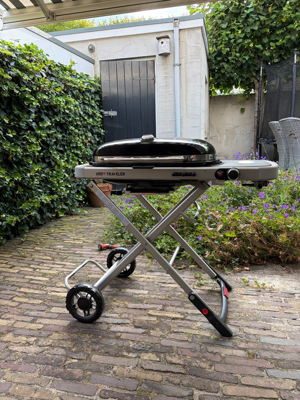 Gloednieuwe Weber Traveler BBQ - Ongebruikt met lichte kras, Ophalen, Zo goed als nieuw