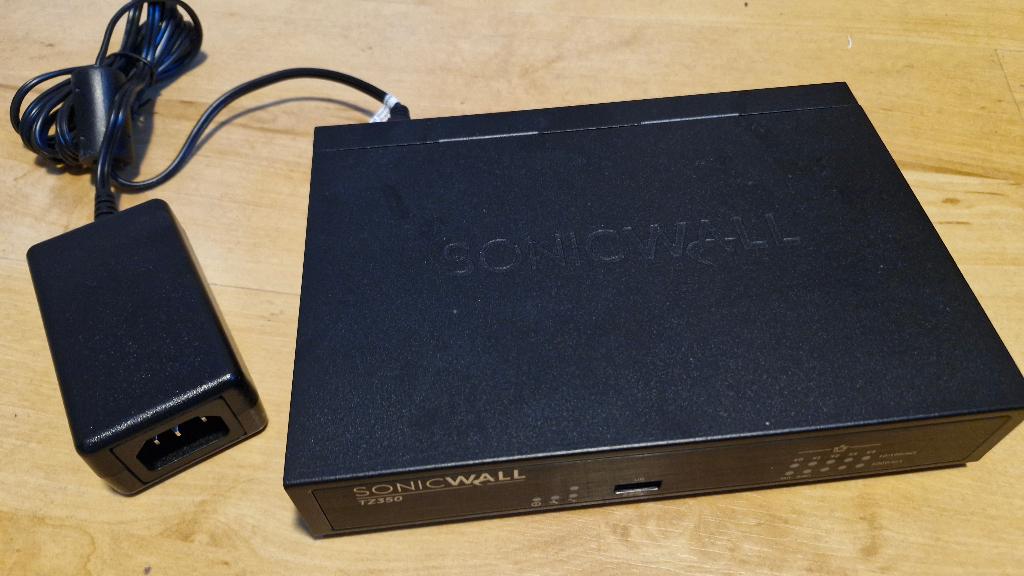 SonicWall TZ350, Ophalen of Verzenden, Gebruikt, Router, SonicWall