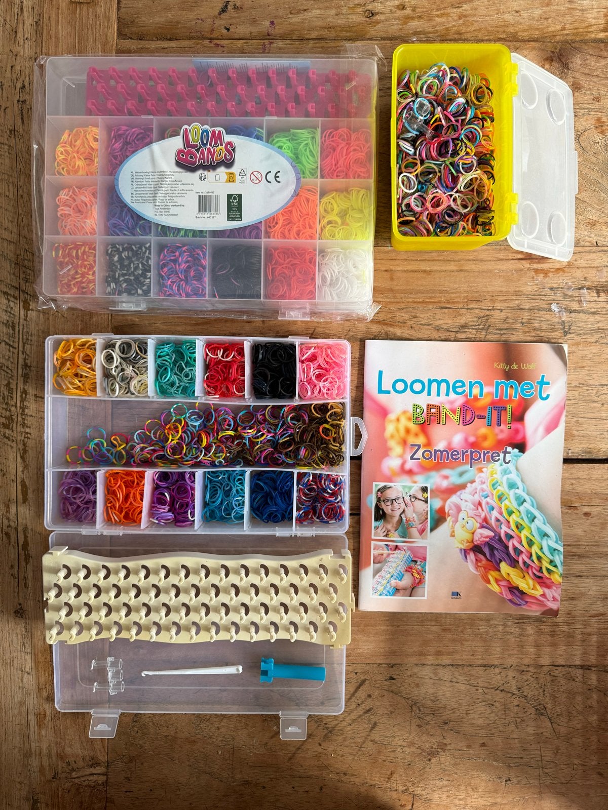 Grote set Loom bandjes met inspiratieboek, Ophalen of Verzenden, Gebruikt, Knutselen