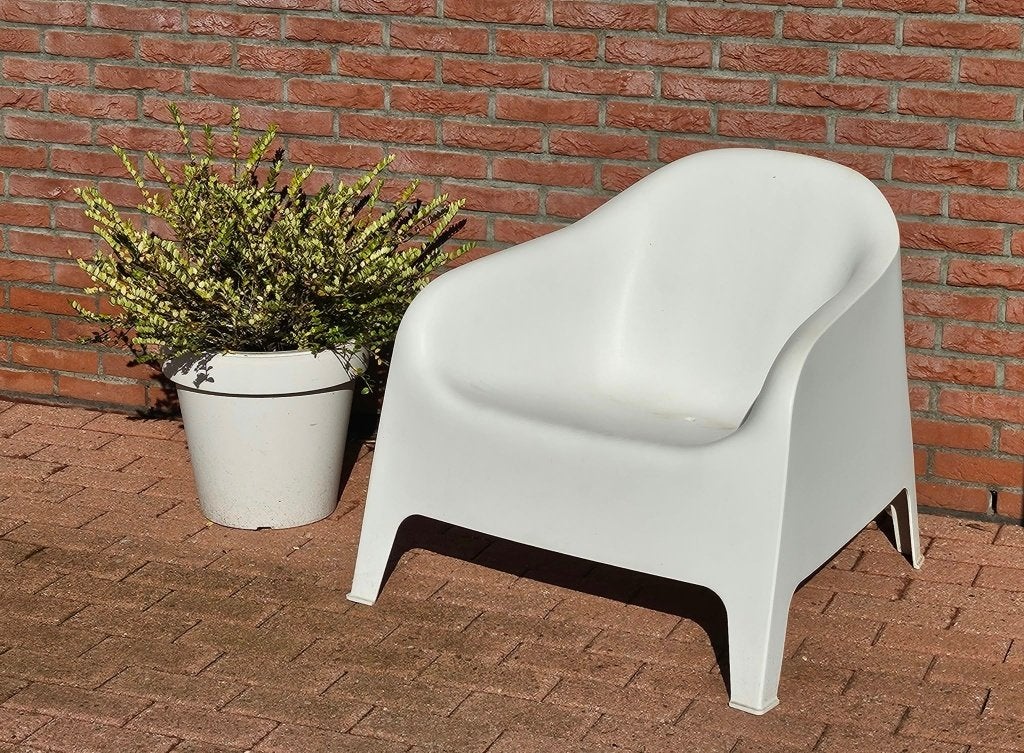 Ikea tuinstoel (wit) met GRATIS plant, Ophalen, Zo goed als nieuw, Kunststof, Stapelbaar