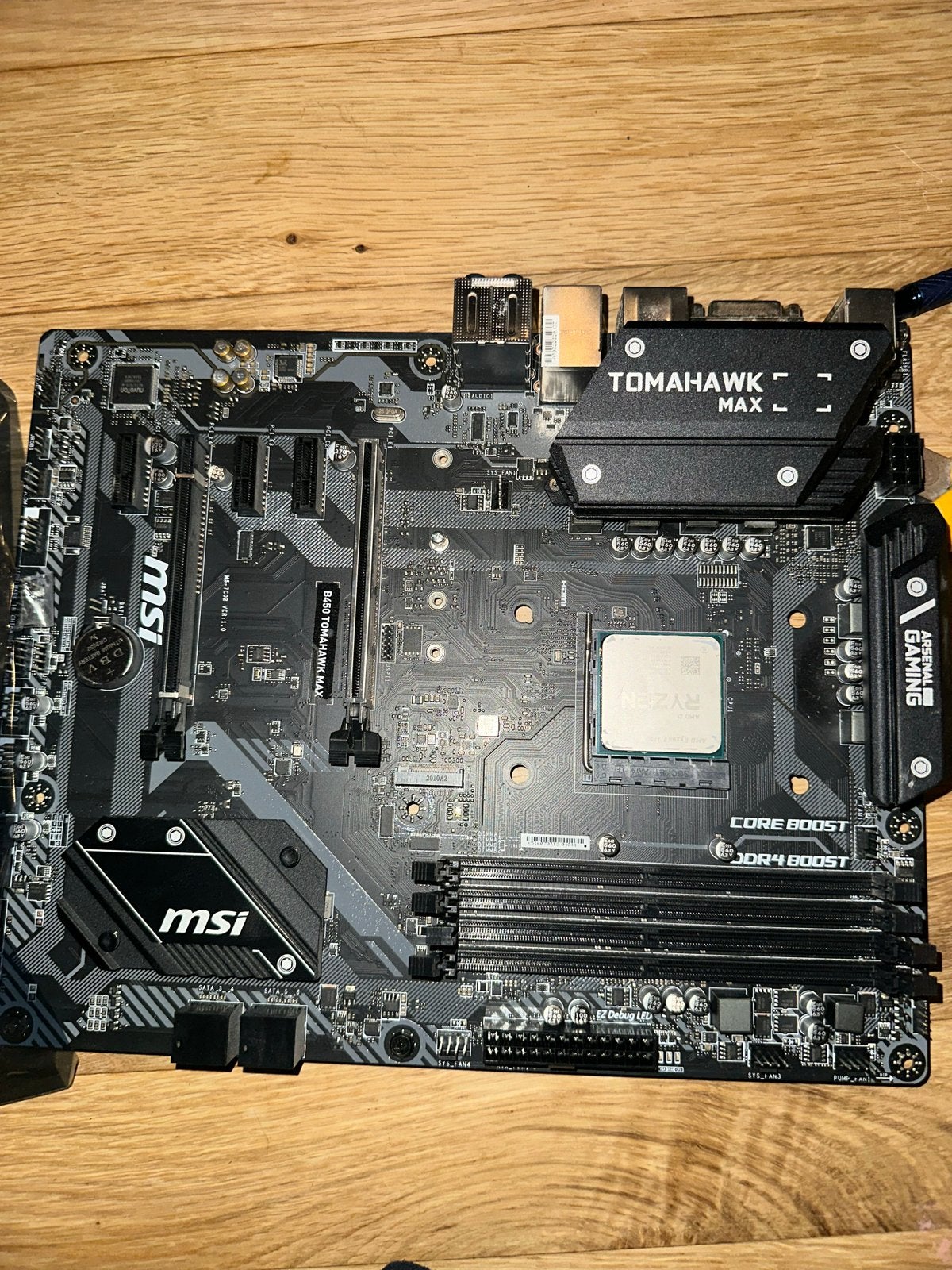 MSI B450 TOMAHAWK MAX Moederbord - Zo goed als nieuw, Computers en Software, Ophalen of Verzenden, Zo goed als nieuw, AMD, DDR4