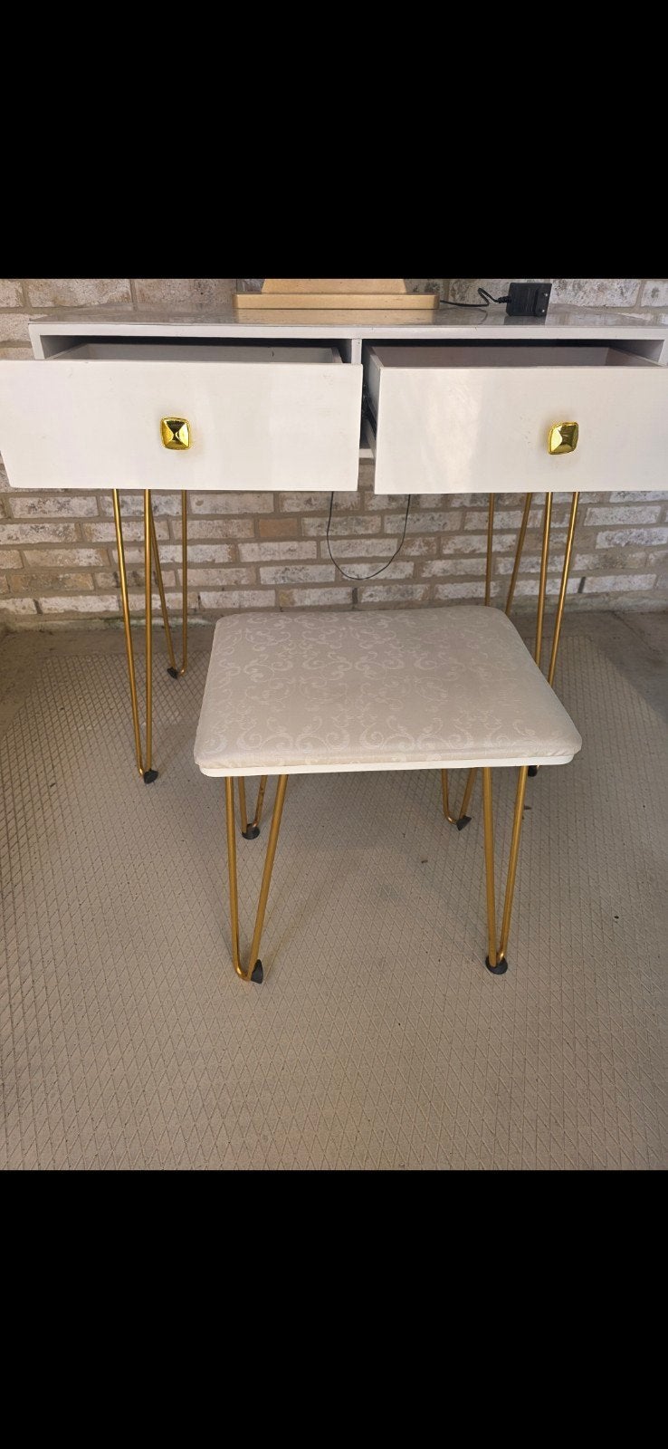 Moderne kaptafel met LED spiegel en krukje, Ophalen, 100 tot 150 cm, Metaal of Aluminium, Zo goed als nieuw