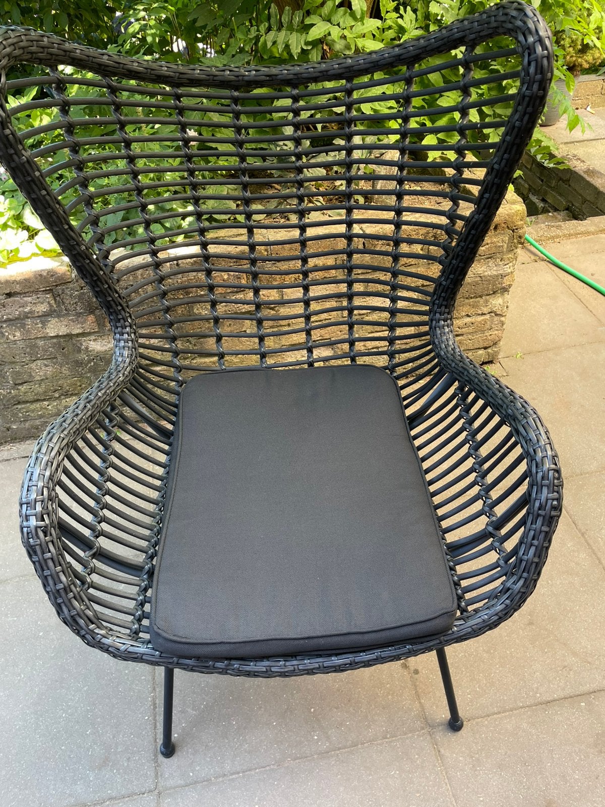 Te koop: 1 zwarte z.g.a.n. lounge stoel Bobbi incl kussen, Tuin en Terras, Ophalen, Zo goed als nieuw, Wicker