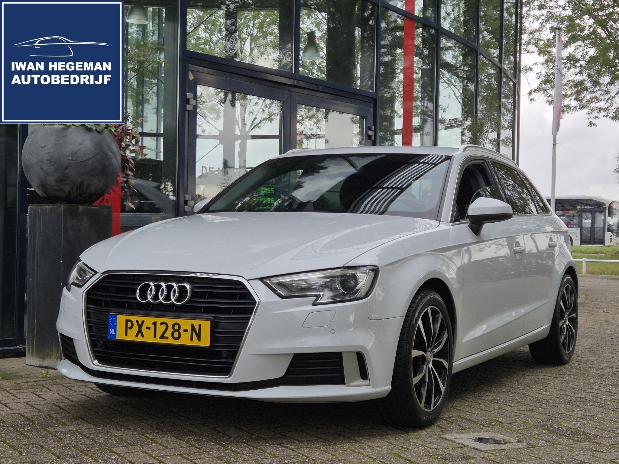 Audi A3 Sportback 1.0 TFSI Design Pro Line Plus | Afn. Trekh, Auto's, 12 maanden, Stof, Gebruikt, Wit