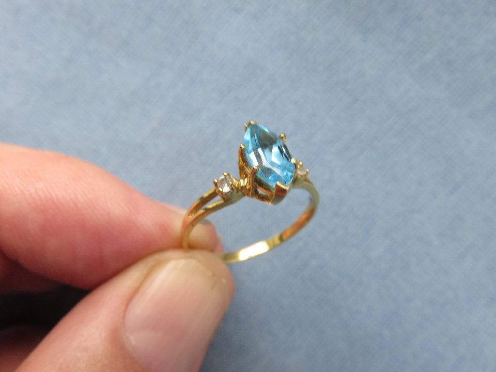 Ring met blauwe steen in 9 karaat goud - 20e eeuw, 18 tot 19, Ophalen of Verzenden, Zo goed als nieuw, Dame