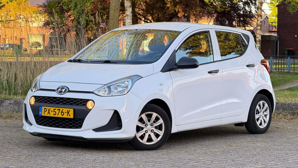 Hyundai i10 1.0i 66pk 2017 Wit, Auto's, Voorwielaandrijving, 31 €/maand, 4 stoelen, Wit