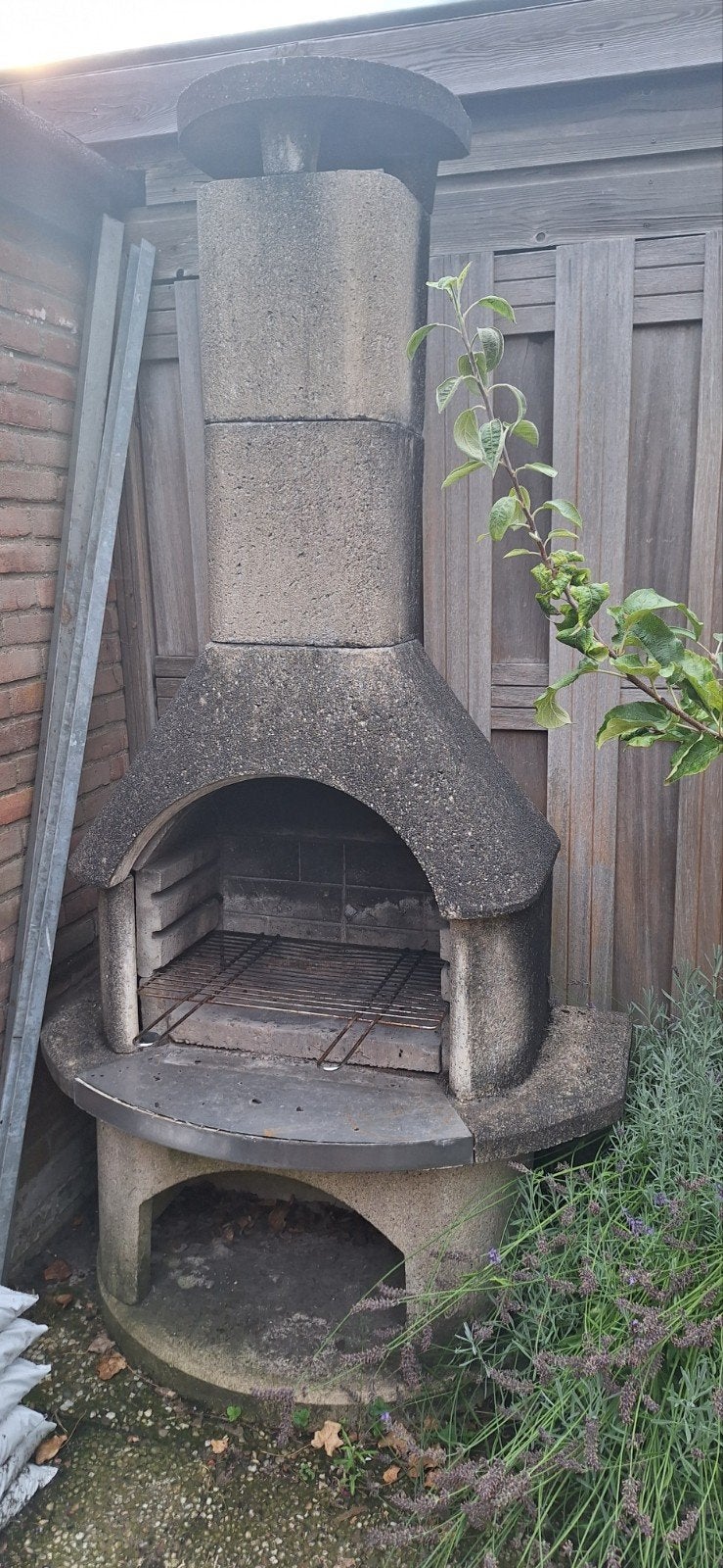Robuuste betonnen buitenhaard/barbecue, Ophalen, Gebruikt, Onbekend