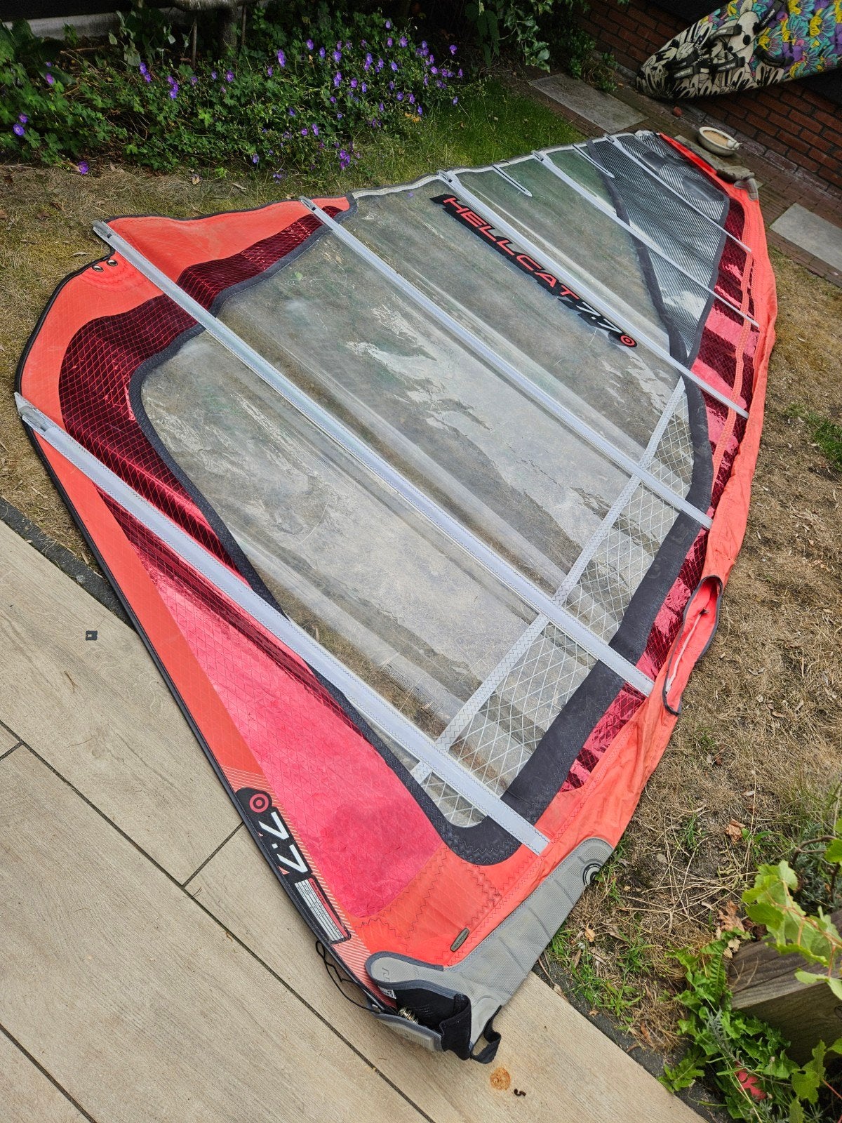 Neilpryde 7.7 en 6.7 Hellcat, Watersport en Boten, Windsurfen, Ophalen, Gebruikt, 6.5 m² tot 8 m², Neilpryde