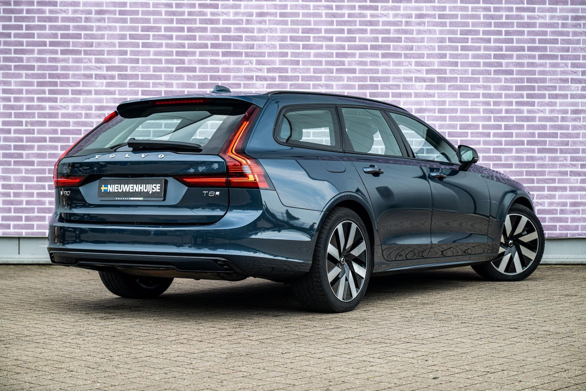 Volvo V90 2.0 T8 Plug-in hybrid AWD Ultra Dark | SOH 100% |, Auto's, Euro 6, 4 cilinders, Blauw, 180 min