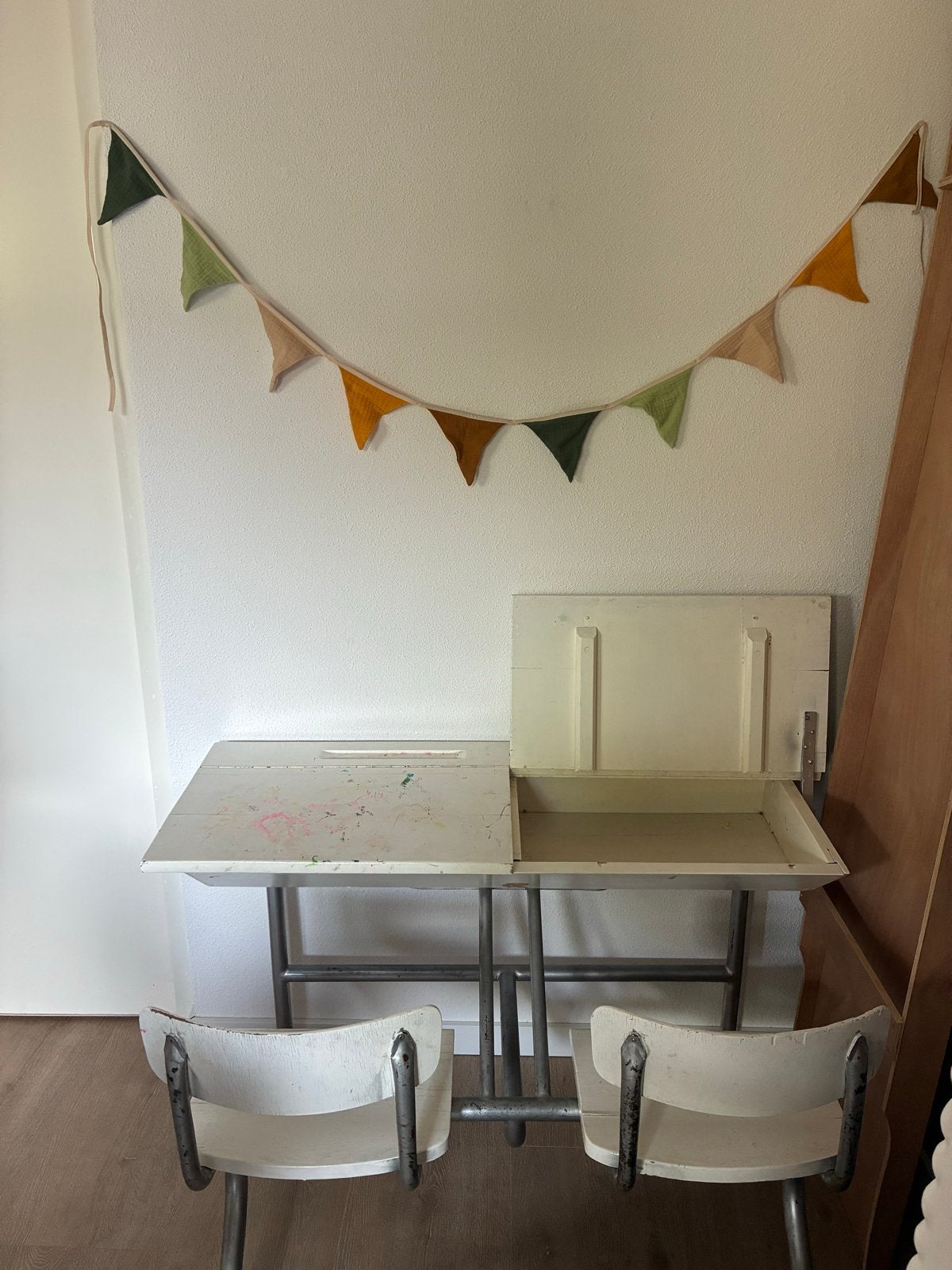 Vintage kinderbureau met twee stoeltjes, Ophalen, Opbergruimte, 110 cm, Hout