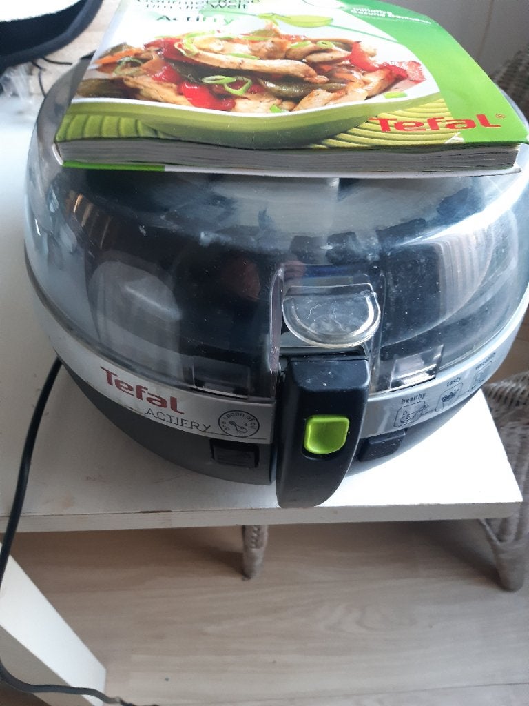 Bijna nieuwe airfrayer, TEFAL, 45 EURO Minimaal aub, Ophalen, Zo goed als nieuw, Airfryer XL, 1500 gram of meer