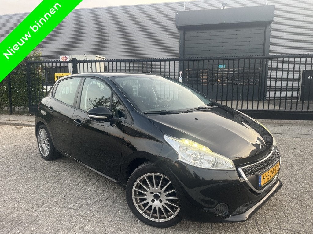Peugeot 208 1.2 VTi Cruise Clima Parkeersensoren Carplay, Voorwielaandrijving, Euro 5, Gebruikt, 31 €/maand