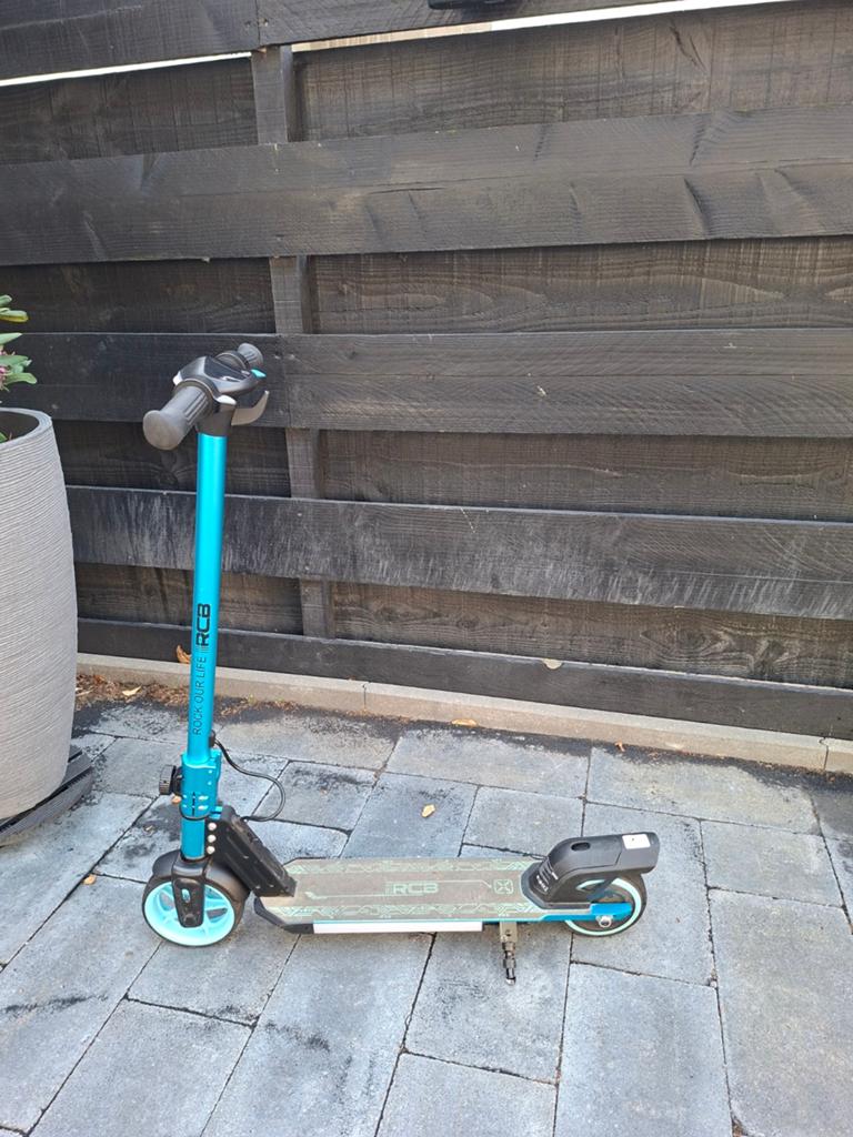 Elektrische kinderStep, Fietsen en Brommers, Steps, Ophalen, Gebruikt, Elektrische step (E-scooter), RCB