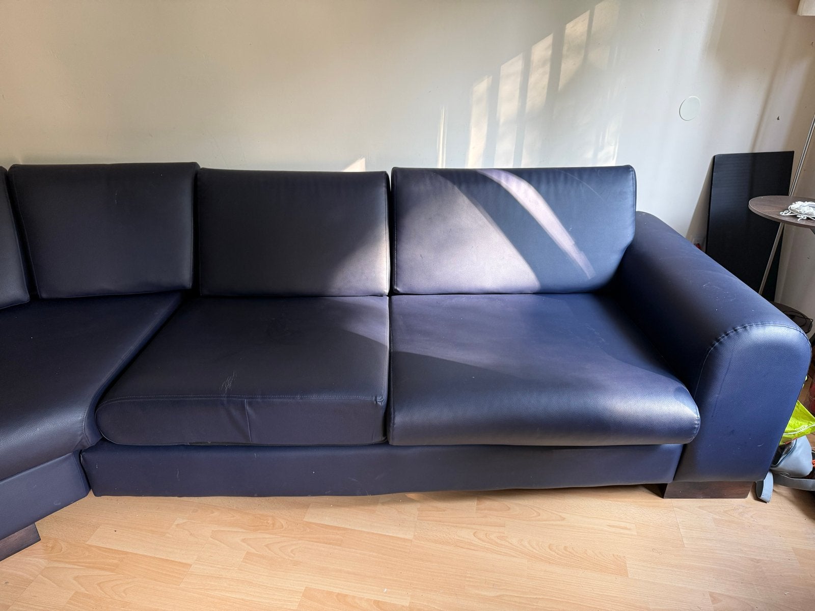 Grote L-vormige bank van donkerblauw leer, Ophalen, Gebruikt, Leer