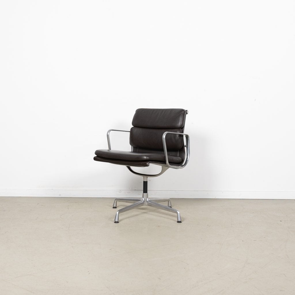 Vitra Eames EA208 Stoel Donkerbruin Leer - Aluminium, Niet ingevuld, Zo goed als nieuw, Niet ingevuld, Niet ingevuld