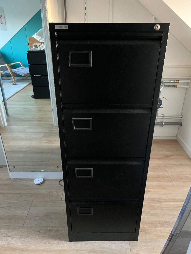 Zwarte solide archiefkast, Huis en Inrichting, Kasten | Roldeurkasten en Archiefkasten, Ophalen, Gebruikt, 100 tot 150 cm, 50 tot 100 cm