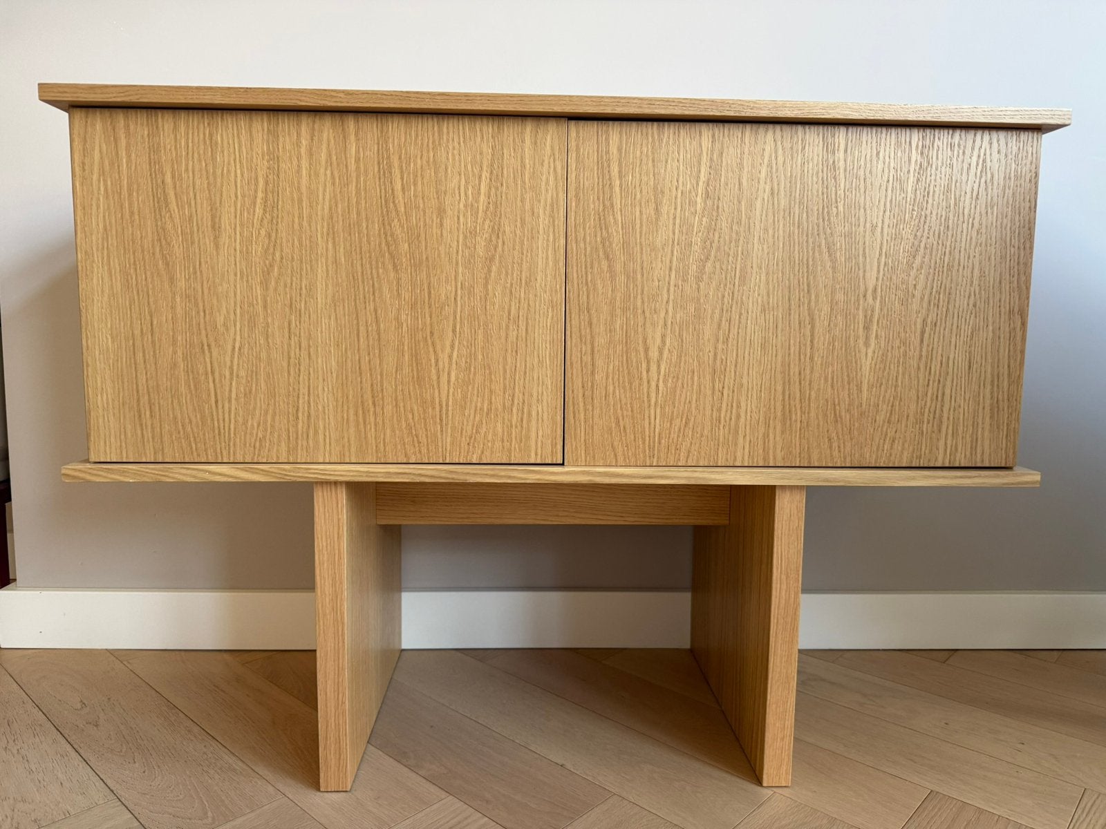 Ferm Living Stilt kastje/dressoir ZGAN, Ophalen, 100 tot 150 cm, Eikenhout, Zo goed als nieuw