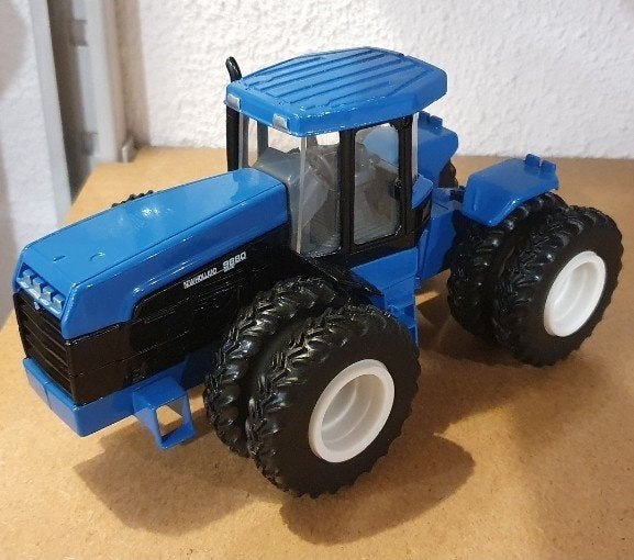 Ertl Ford New Holland Versatile 9880 1:32, Hobby en Vrije tijd, Modelauto's | 1:32, Ophalen of Verzenden, Tractor of Landbouw