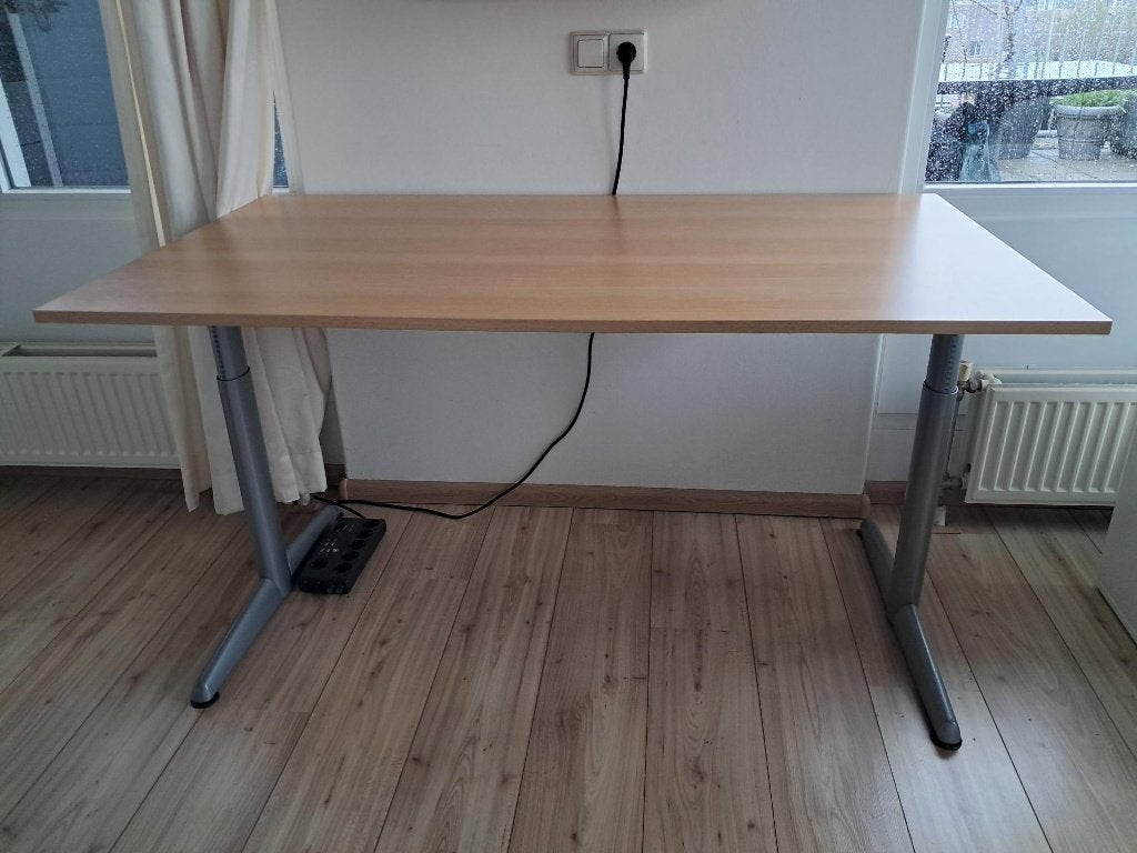Ahrend 500 bureau 142 x 80 cm - in hoogte verstelbaar, Huis en Inrichting, Ophalen, Gebruikt, In hoogte verstelbaar, 142 cm