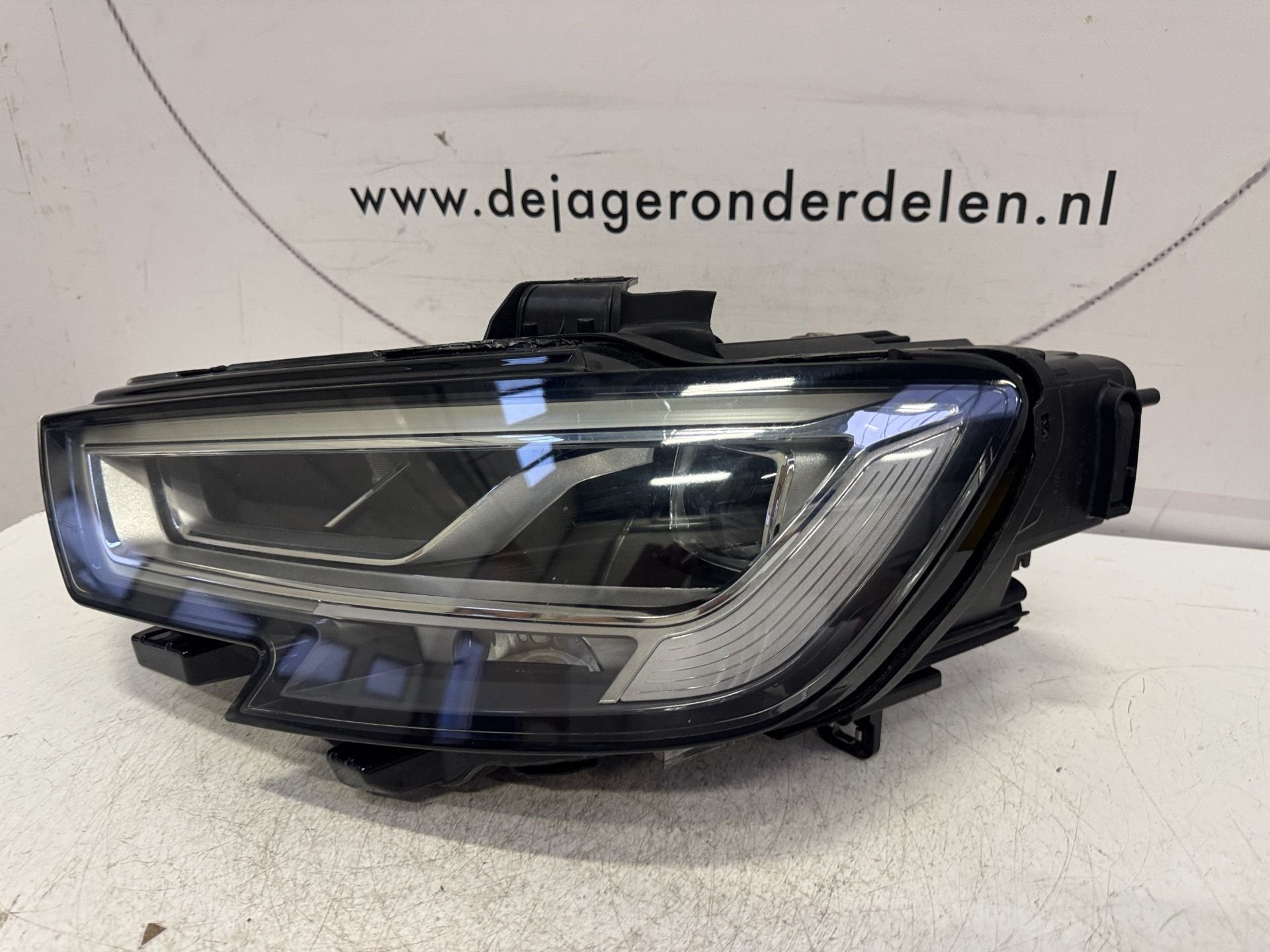 AUDI 8V A3 FACELIFT VOL LED KOPLAMP LINKS 8V0941033C, Gebruikt, AUDI AG, Auto-Union-Strasse 1
85045  Ingolstadt, DE, Kundenbetreuung@audi.de