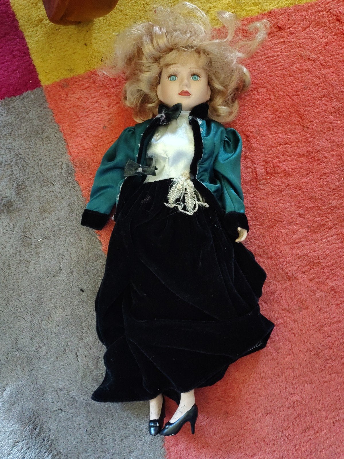 Vintage Porseleinen Pop Victoriaanse Stijl Groen/Zwart, Ophalen of Verzenden, Gebruikt, Pop