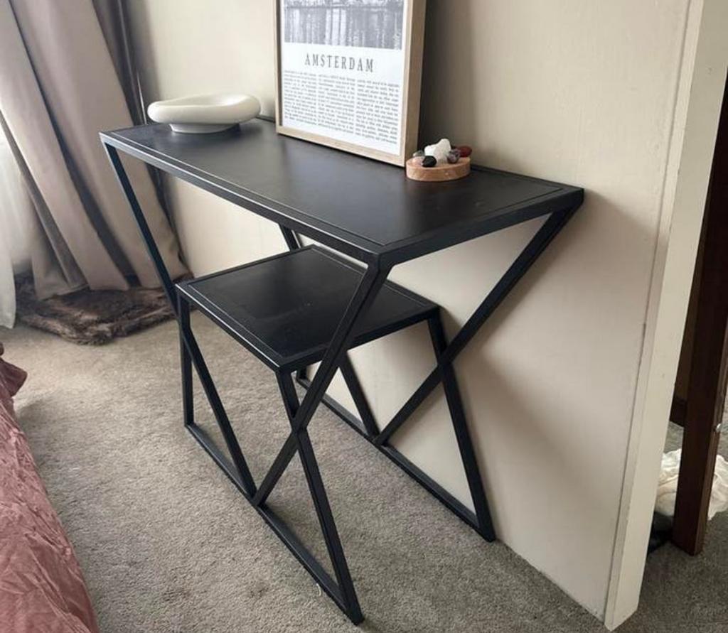 Zwart metalen dressoir, Ophalen, Met plank(en), Gebruikt, 100 tot 150 cm